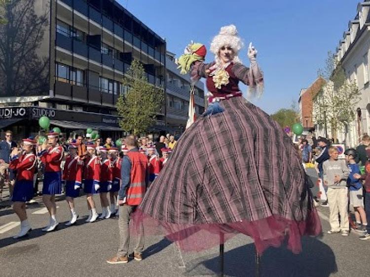 Kvinde på stylter