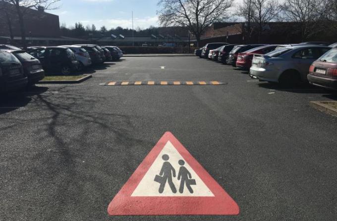 Foto af skilt ved Vedbæk Skole